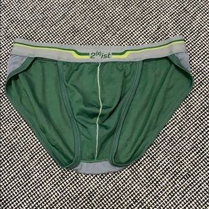 2xist sports brief